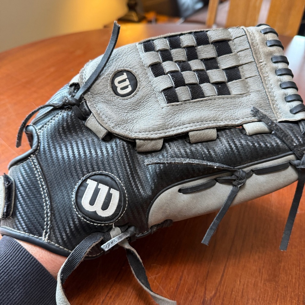 Wilson A360 14" Slowpitch Softball Glove Black Grey Leather RHT Sports Athletic